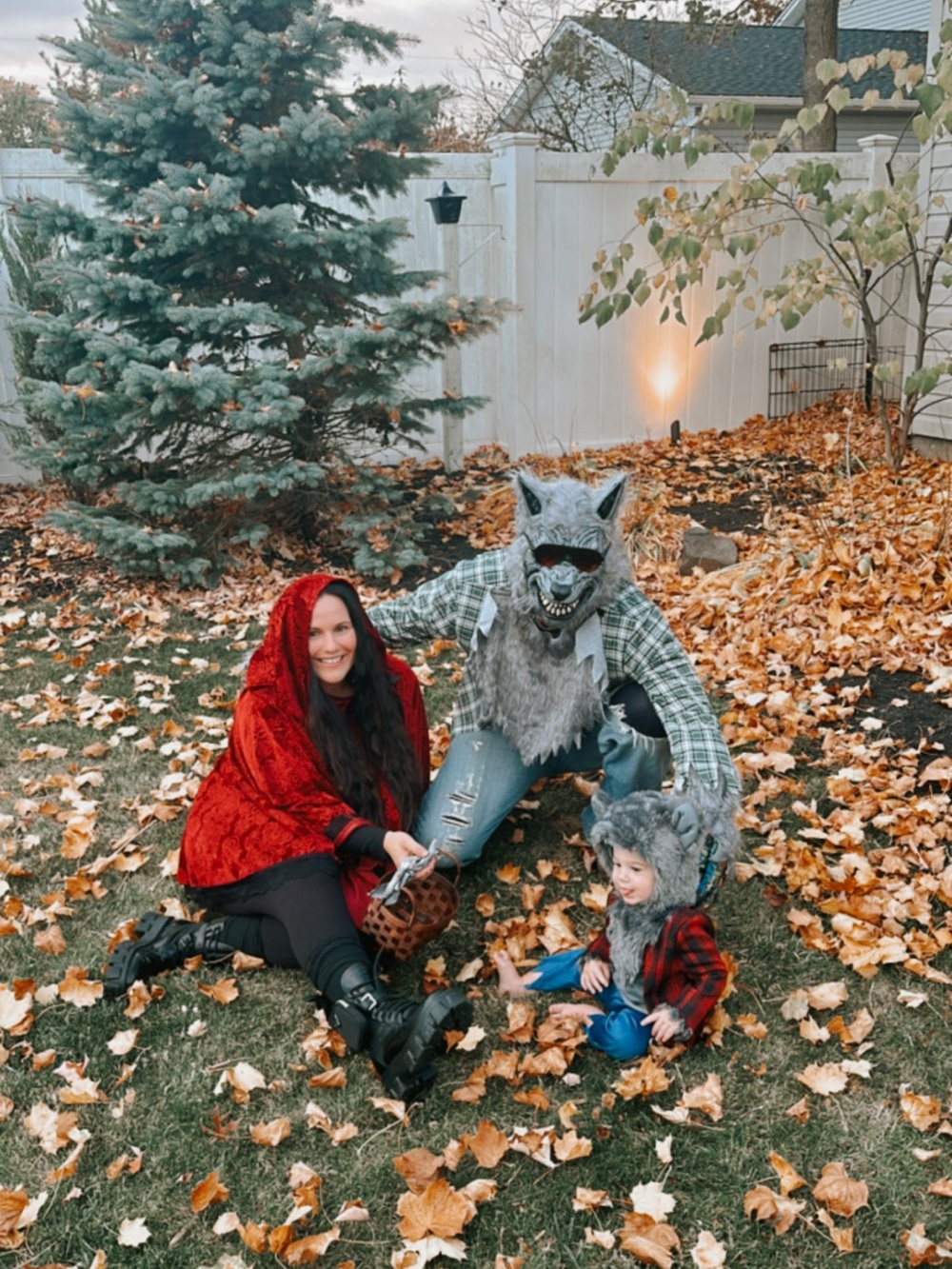 Spirit Red Velvet Hooded Cape Costume, Men’s werewolf & toddler werewolf costume